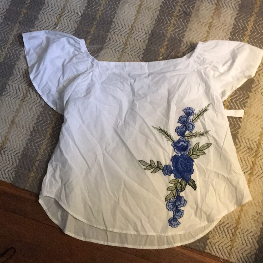Ruffle-sleeve Croptop with Floral Design